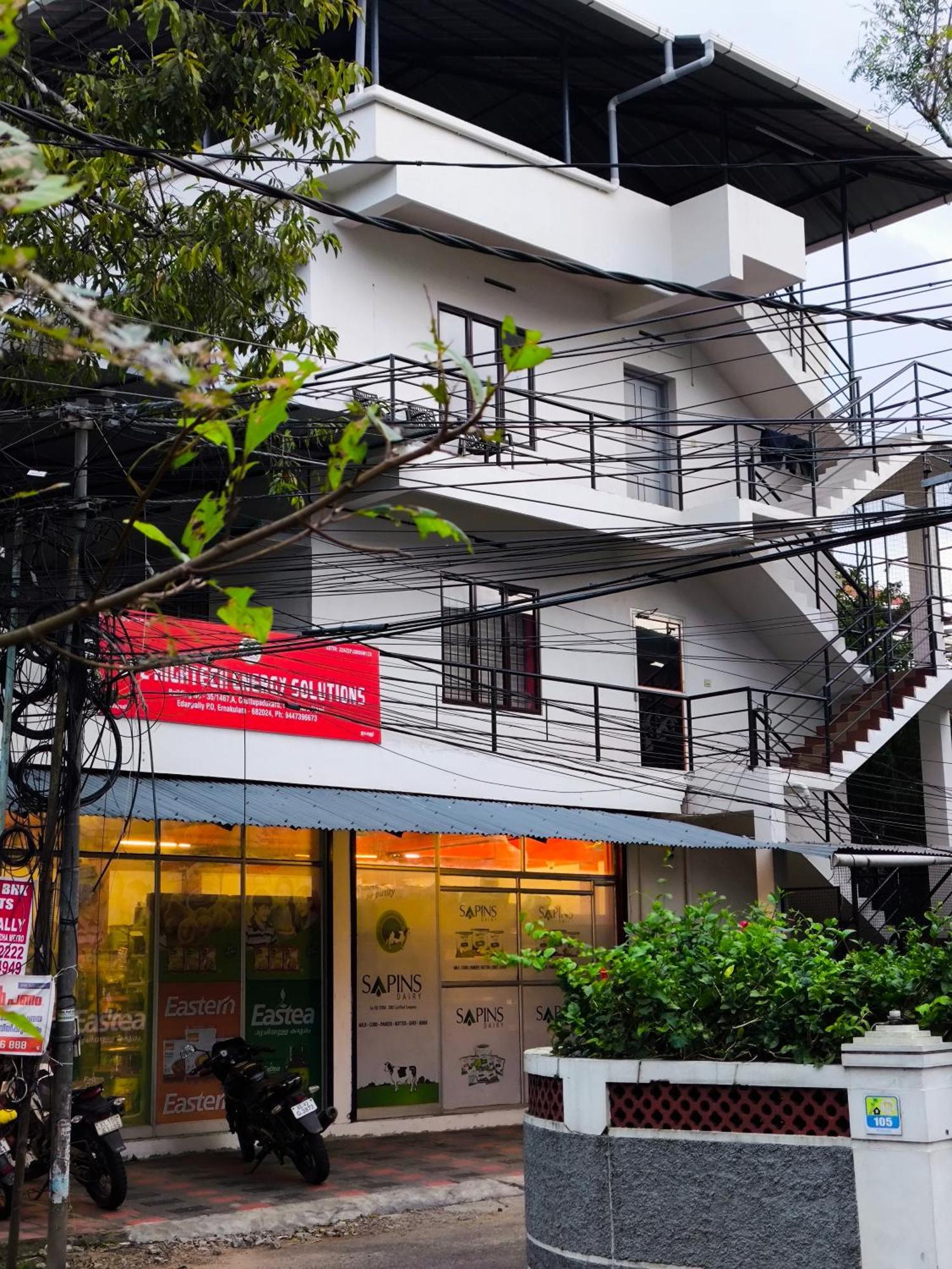Hostel Stayzo Kochi Esterno foto