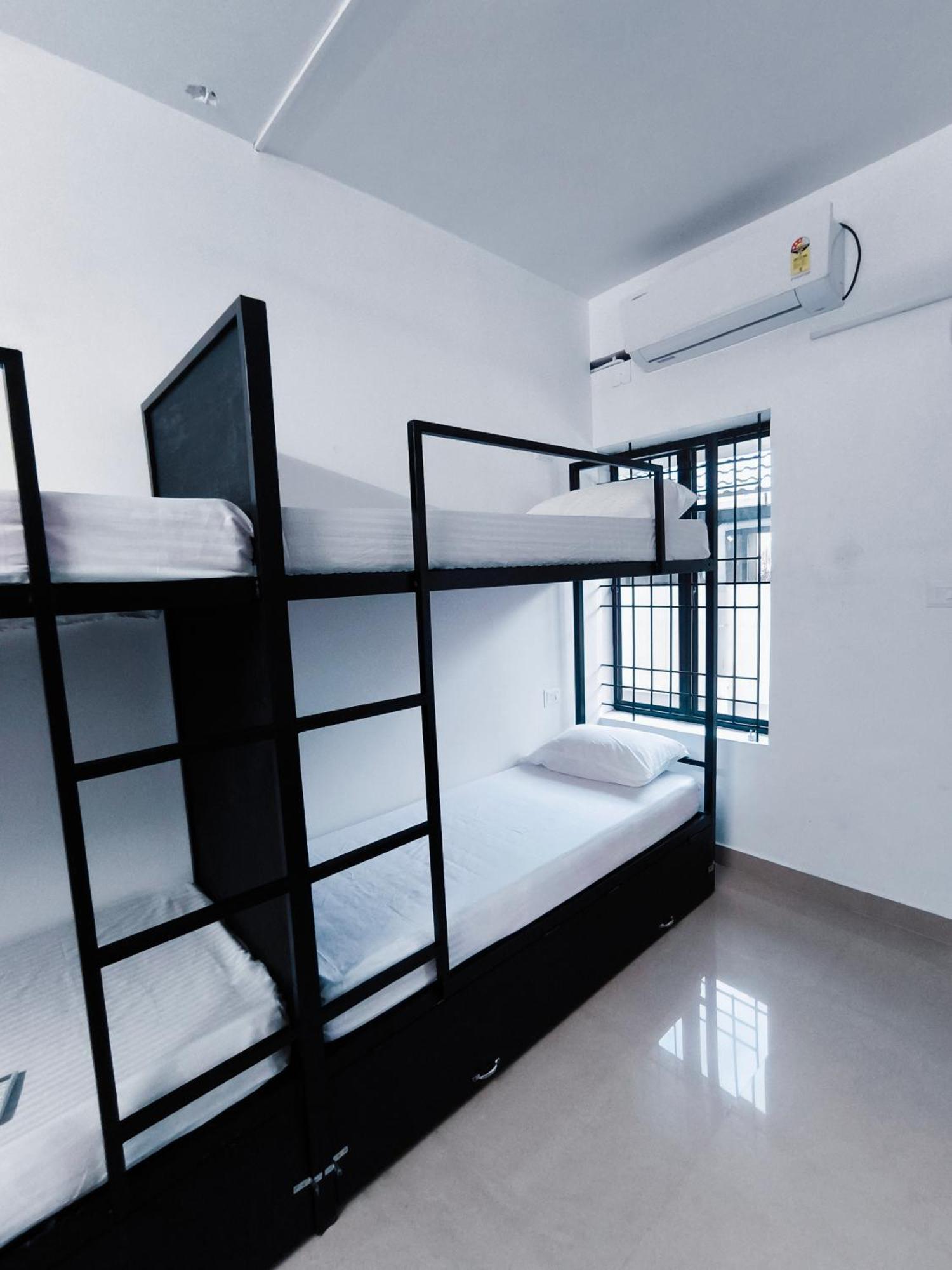 Hostel Stayzo Kochi Esterno foto