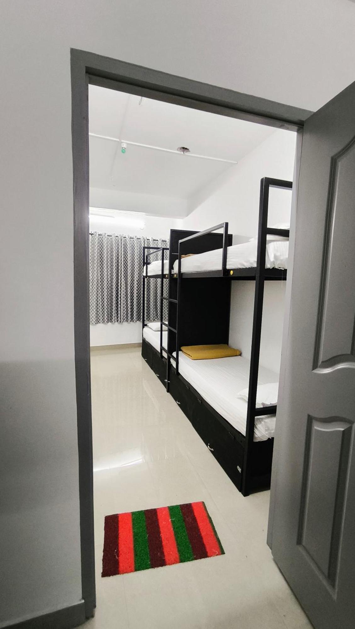 Hostel Stayzo Kochi Esterno foto